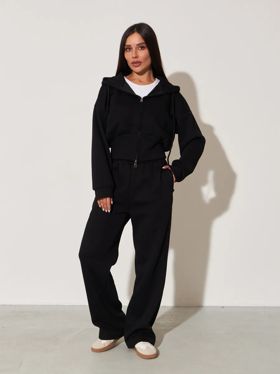 Damen kurzes Kapuzen-Zipshirt mit tailliertem Tunnelzug und weit geschnittene High-Waist-Loungehose Nord Taschen