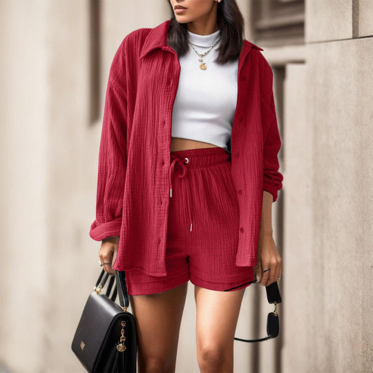 Damen lässiges Sommeroutfit bestehend aus Kurzarmbluse und bequemen Shorts Nord Taschen