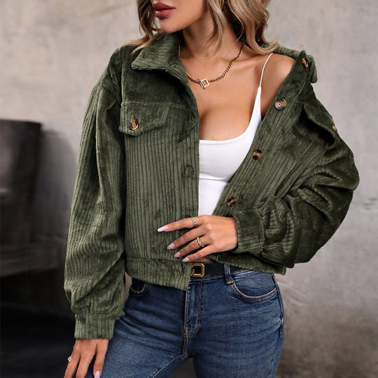 Damen Cordjacke im lässigen Schnitt mit zwei Brusttaschen und modischer Knopfleiste