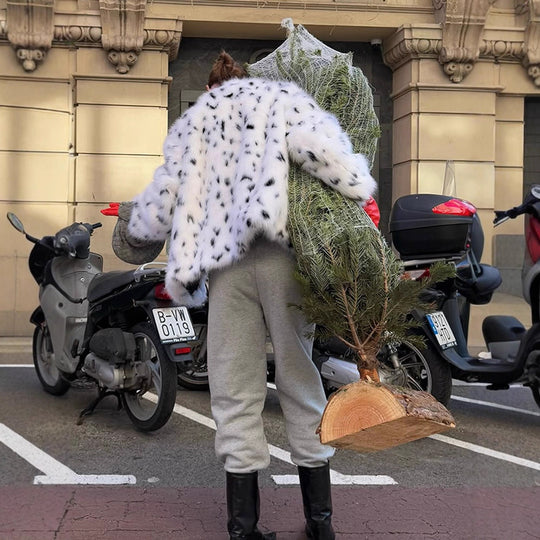Damen Kurz geschnittener kuscheliger Kunstpelz-Blouson mit Dalmatineroptik und verdeckter Druckknopfleiste Nord Taschen