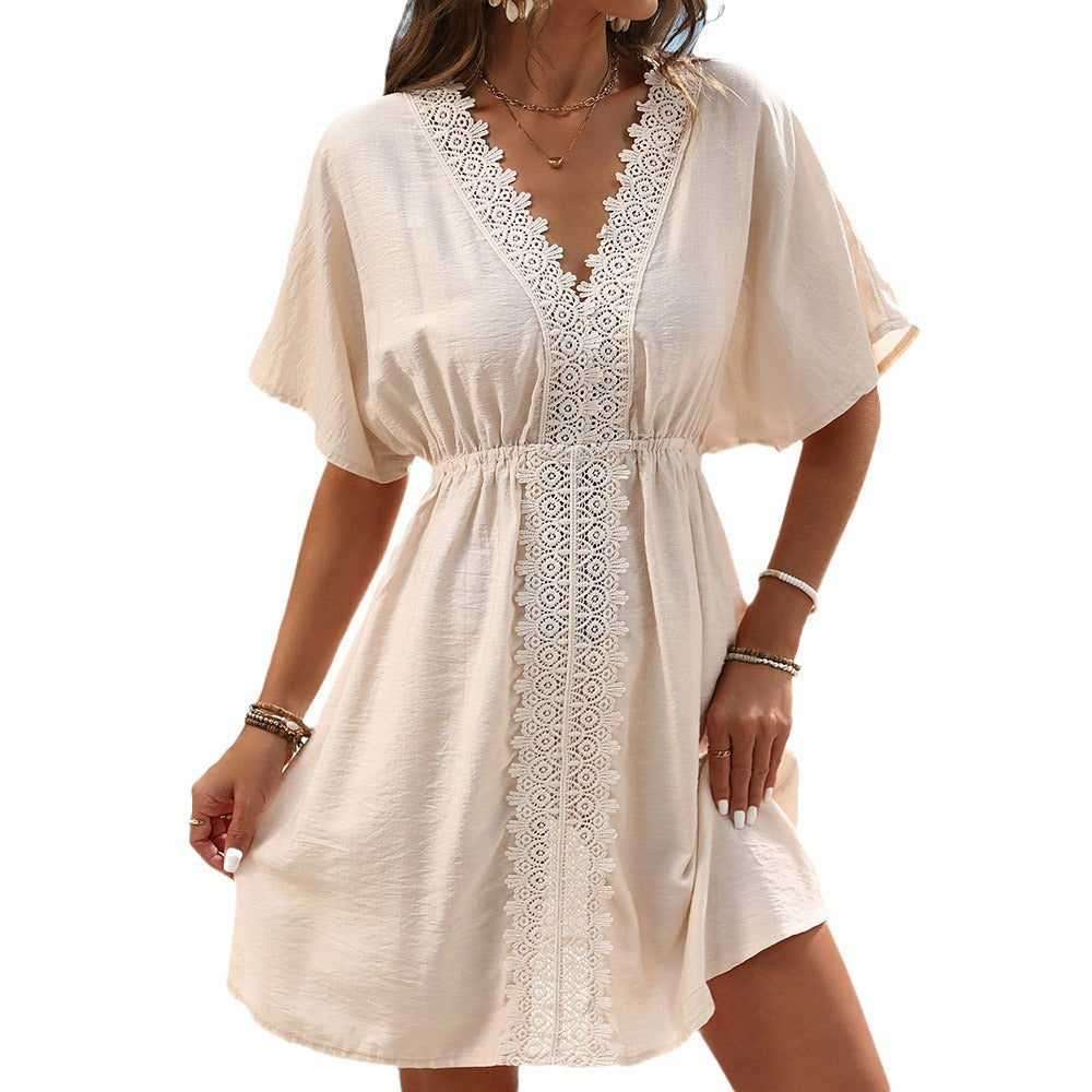 Damen Strandkleid mit elegantem V-Ausschnitt und zarten Spitzenverzierungen