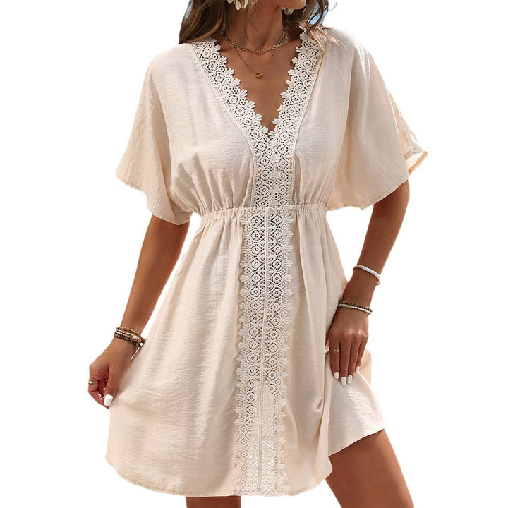 Damen Strandkleid mit elegantem V-Ausschnitt und zarten Spitzenverzierungen