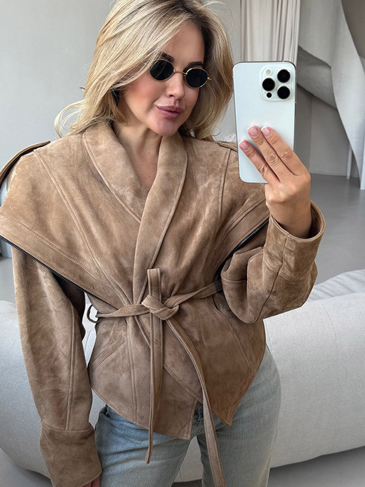 Damen Veloursleder‑Wickeljacke mit breitem Schalkragen und Taillengürtel Nord Taschen