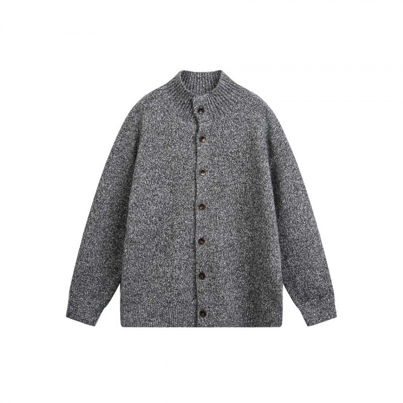 Unisex Grobgestrickte Oversize-Strickjacke mit Stehkragen und durchgehender Knopfleiste Nord Taschen