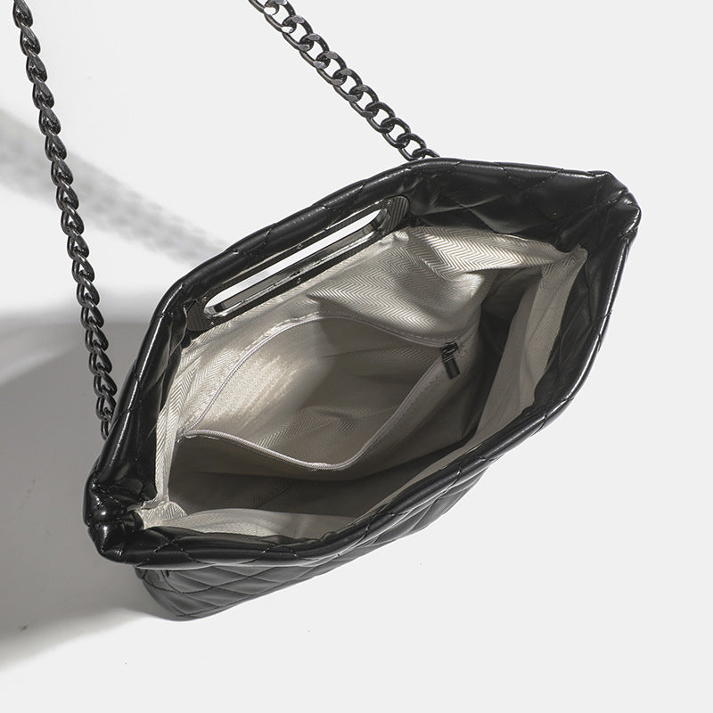 Damen Clutch-Tasche mit elegantem Rautenmuster und hochwertigem Kettenverschluss Nord Taschen