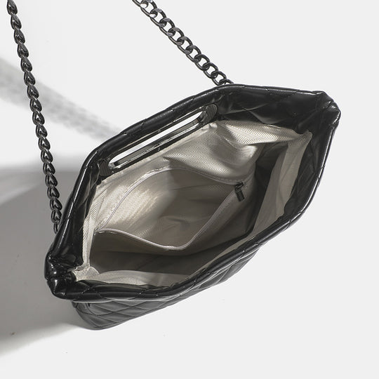 Damen Clutch-Tasche mit elegantem Rautenmuster und hochwertigem Kettenverschluss Nord Taschen