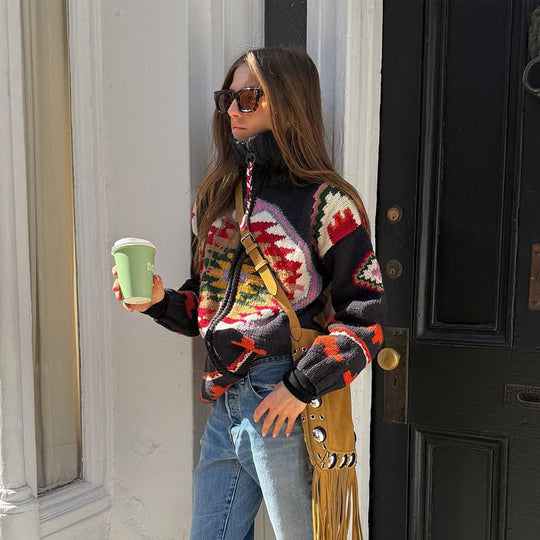 Damen Jacquard-Strickjacke mit Navajo‑Muster, Reißverschluss und hohem Kragen Nord Taschen