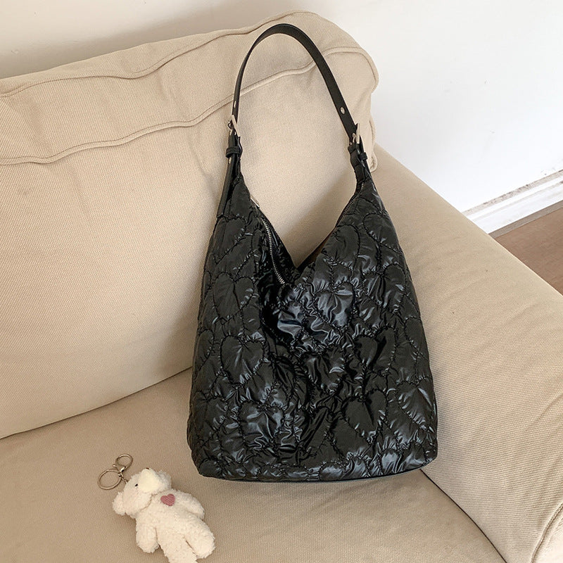 Damen Hobo-Tasche mit einzigartigem geschwungenen Design und weich gepolstertem Material Nord Taschen