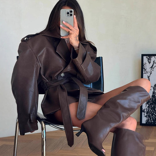 Damen Kurzjacke aus Lederimitat mit Taillengürtel und Oversize‑Schulterpartie Nord Taschen