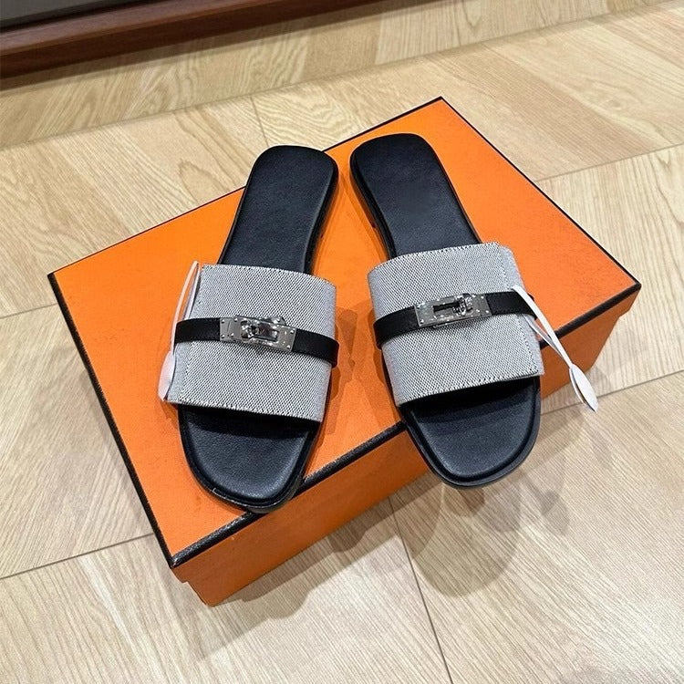 Damen Stylische Flache Sandalen mit modischem Schnallenakzent