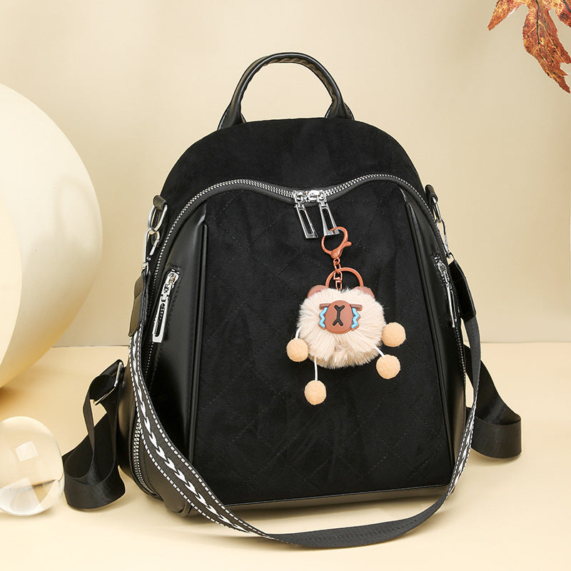 Damen Rucksacktasche mit elegantem Steppdesign und verspieltem Anhänger Nord Taschen