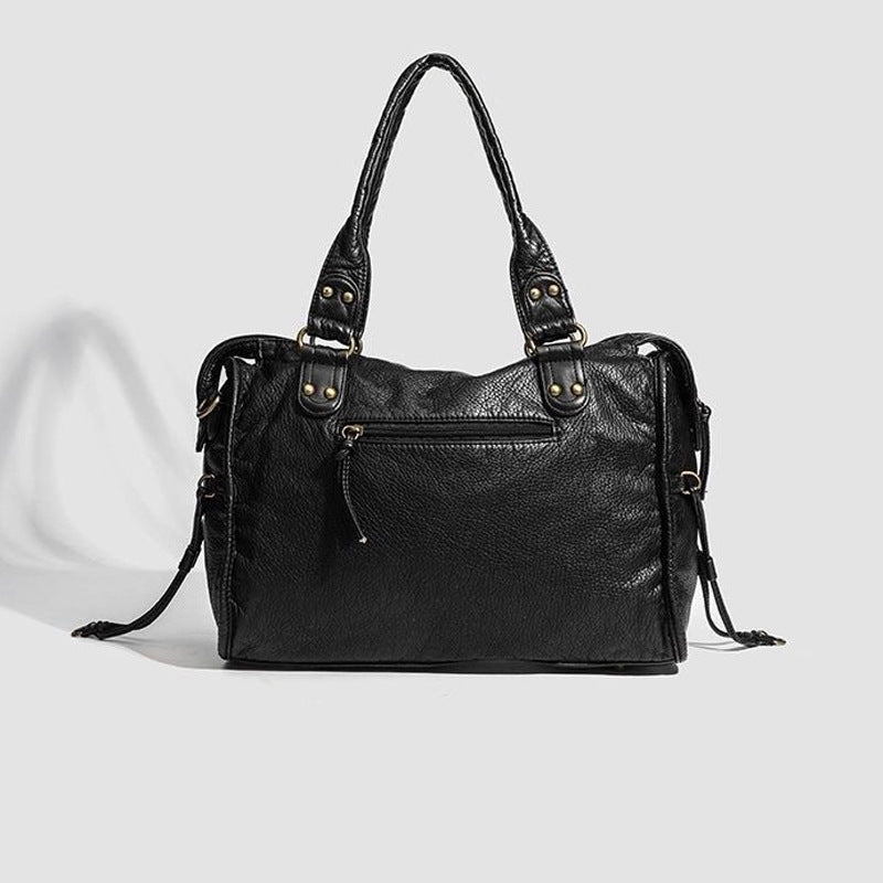 Damen Tragetasche mit eleganten Metallakzenten und praktischem Innenlayout Nord Taschen