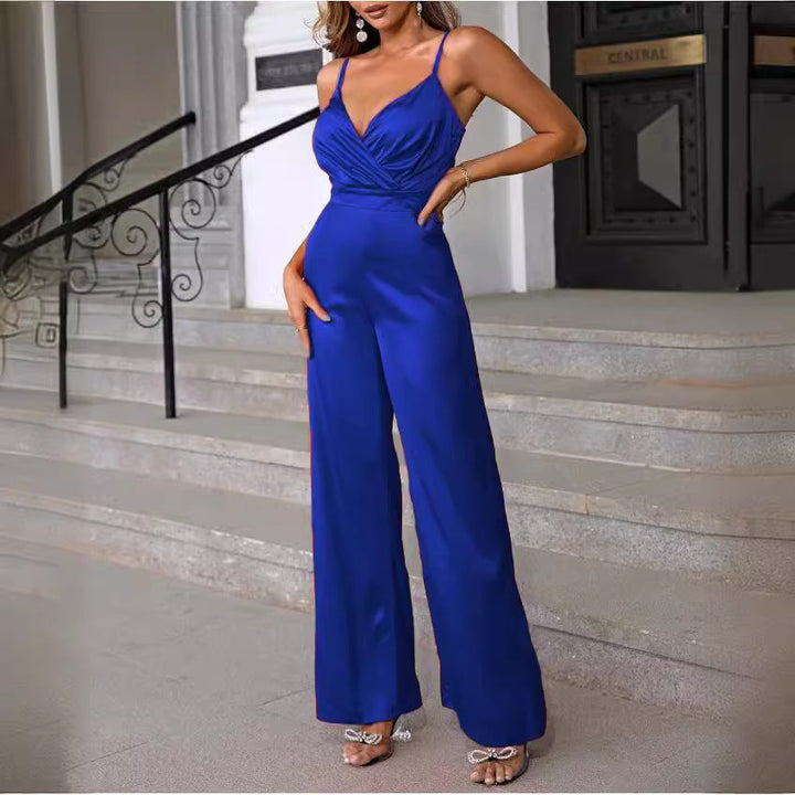 Damen eleganter Jumpsuit mit schmalen Trägern und einem fließenden Schnitt