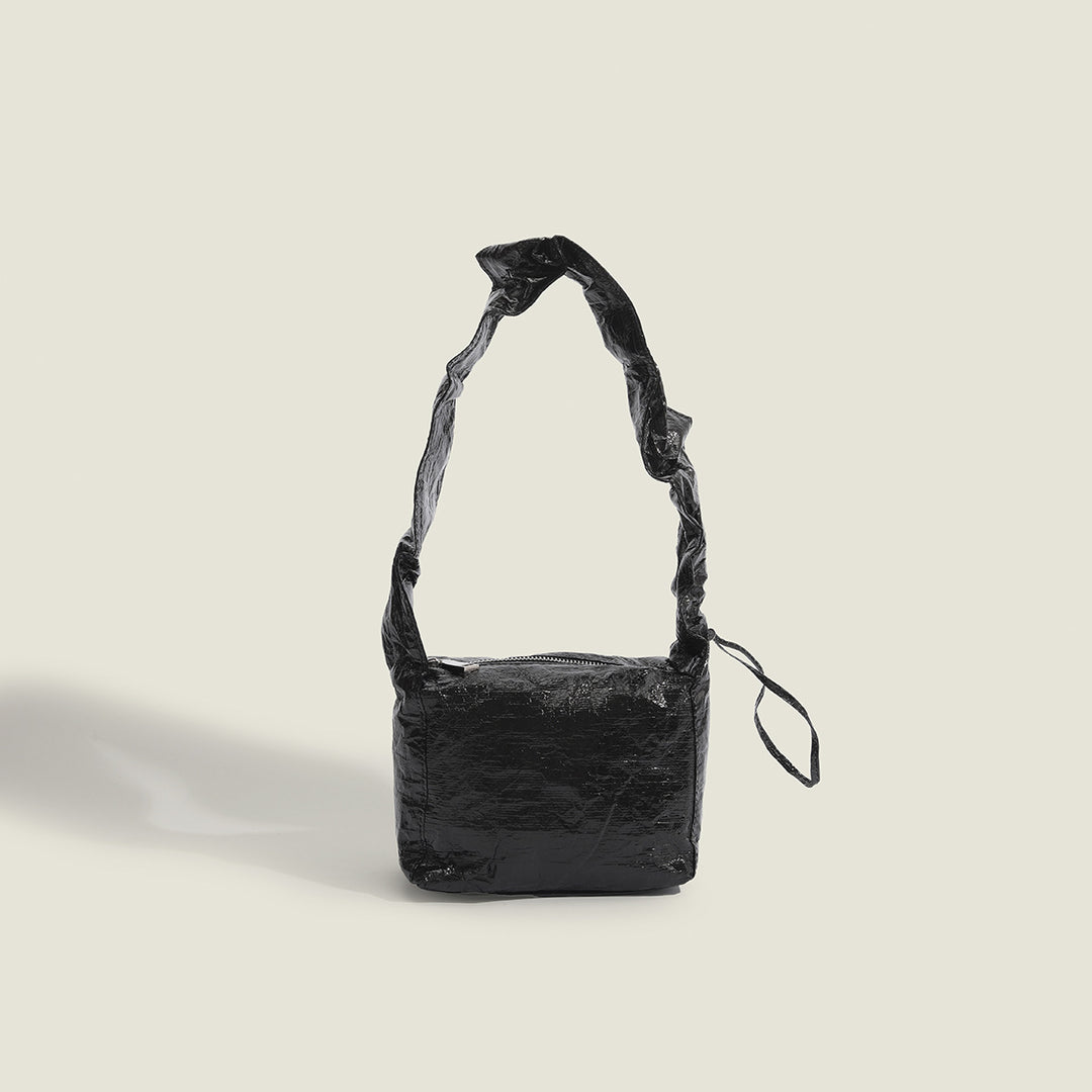Damen Umhängetasche mit innovativem, metallischem Glanz und stylischem Kordelzug Nord Taschen