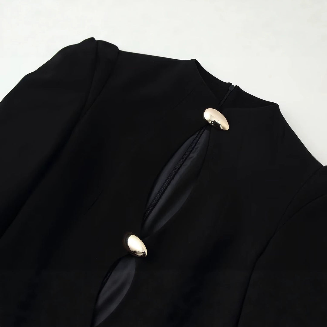 Damen Kurzes Etuikleid mit Cut-Out, betonter Schulterpartie und Zierknöpfen Nord Taschen