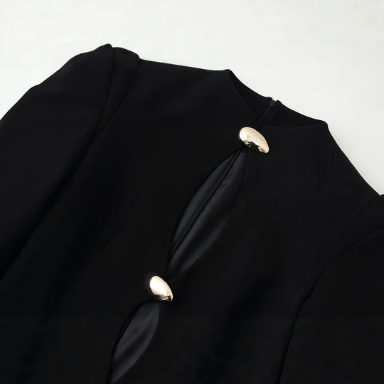 Damen Kurzes Etuikleid mit Cut-Out, betonter Schulterpartie und Zierknöpfen Nord Taschen