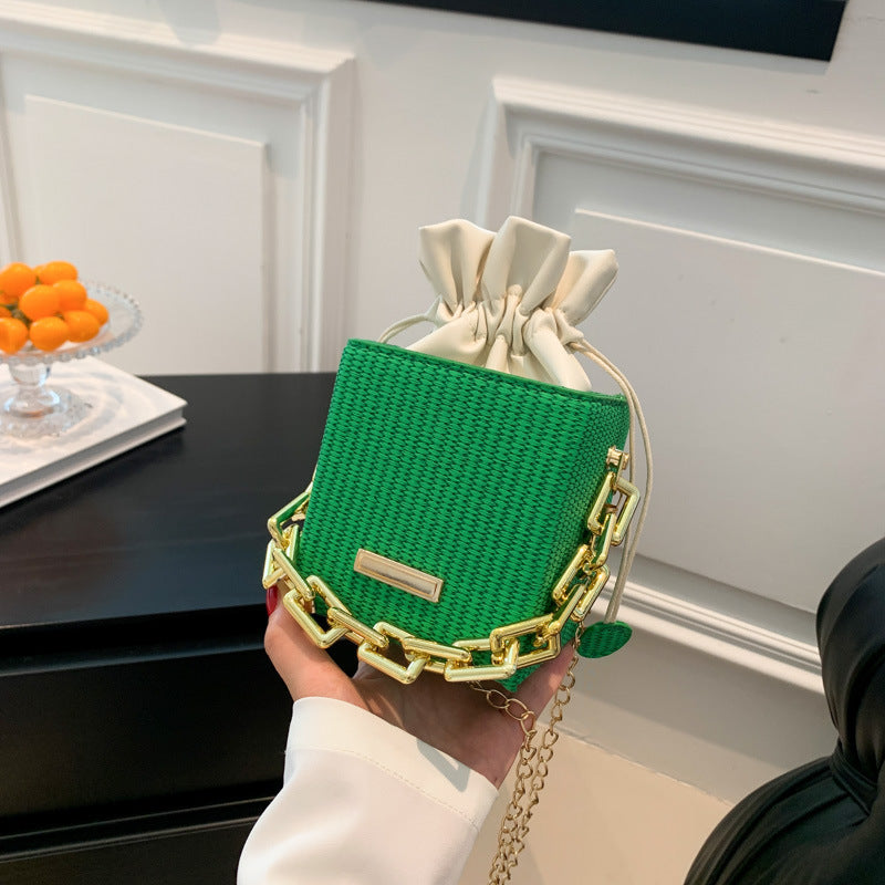 Damen Mini-Handtasche mit einzigartiger Kettenverzierung und klassischem Kordelzug Nord Taschen