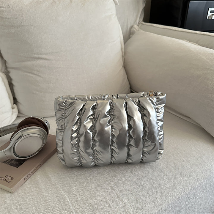 Damen praktische Clutch mit gepolstertem Design Nord Taschen