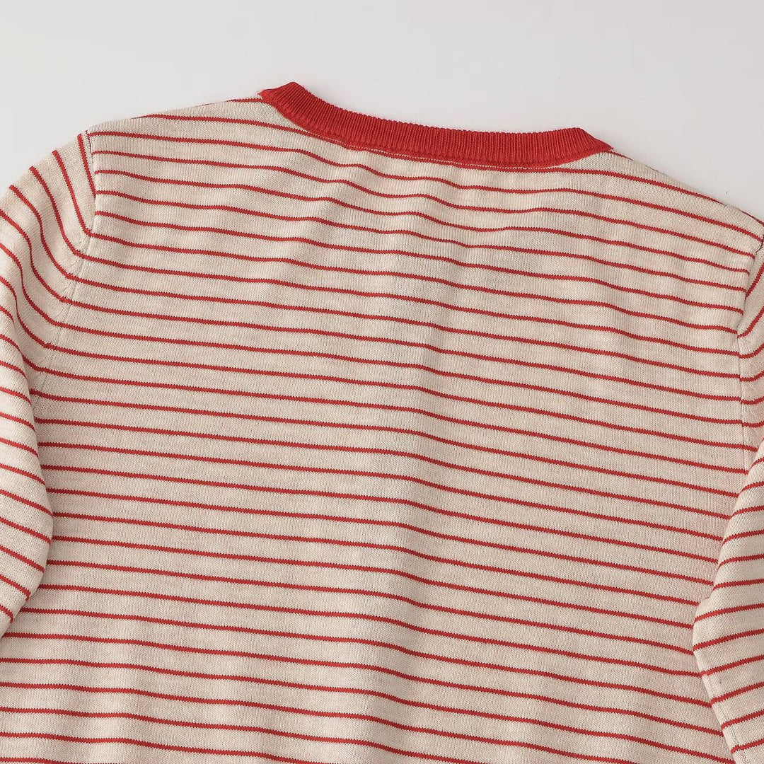 Damen Gestreifter Cropped Feinstrick-Cardigan mit Herzknöpfen und Rippeinfassungen Nord Taschen