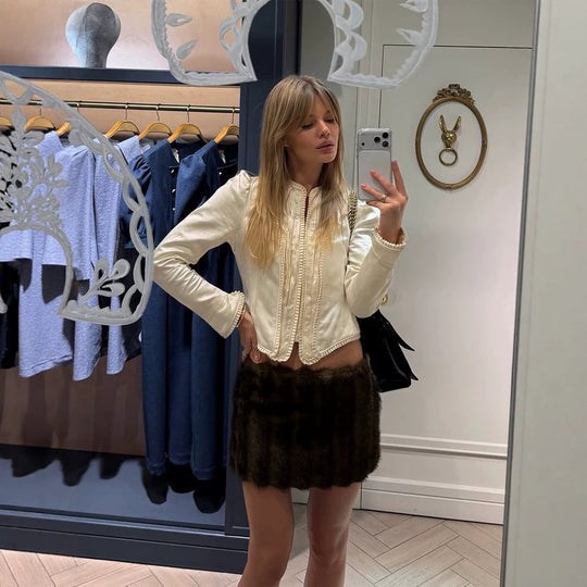 Damen Taillierter Cropped-Blazer mit skulpturierter Schulterpartie und Zierborten Nord Taschen