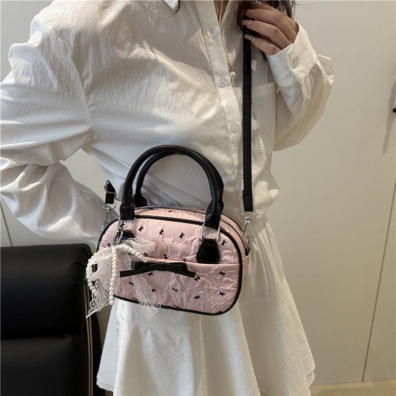 Damen Schultertasche mit eleganter Satin-Optik Nord Taschen
