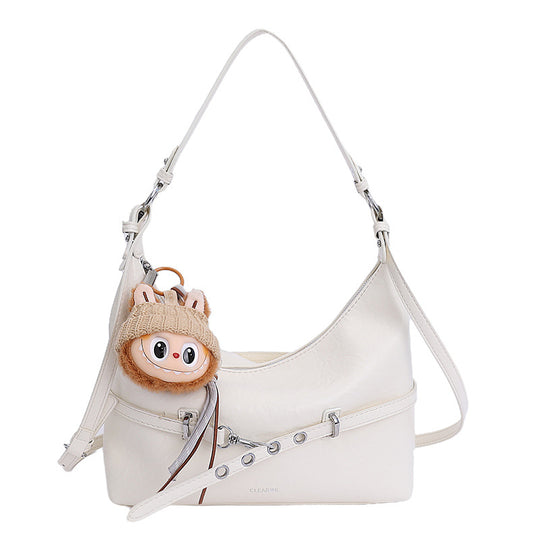 Damen modische Hobo-Tasche aus hochwertigem Kunstleder mit verspieltem Anhänger Nord Taschen