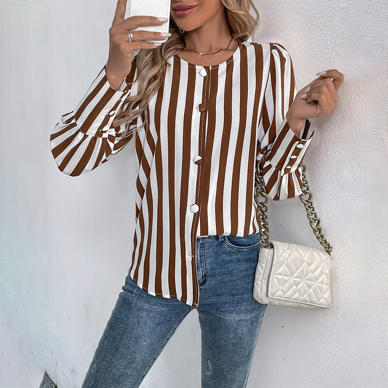 Damen Elegante gestreifte Bluse mit Knopfdetails Nord Taschen