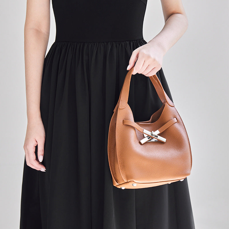 Damen Hobo-Tasche mit elegantem Kettenverschluss und hochwertiger Lederoberfläche Nord Taschen