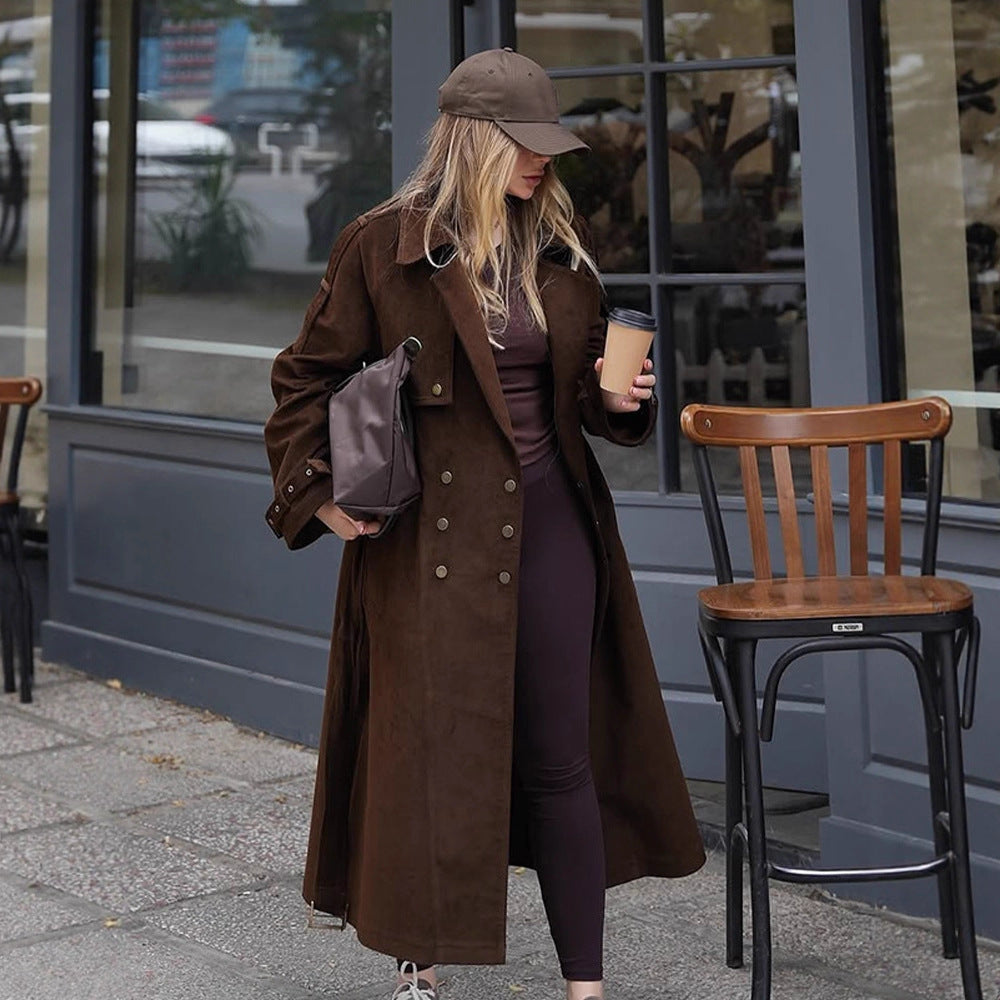 Damen Maxilanger Trenchcoat aus Veloursoptik mit doppelreihiger Knopfleiste und oversized Schnitt Nord Taschen