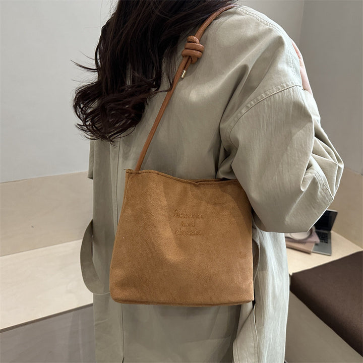 Damen elegante Wildleder-Handtasche mit modischen Akzenten Nord Taschen