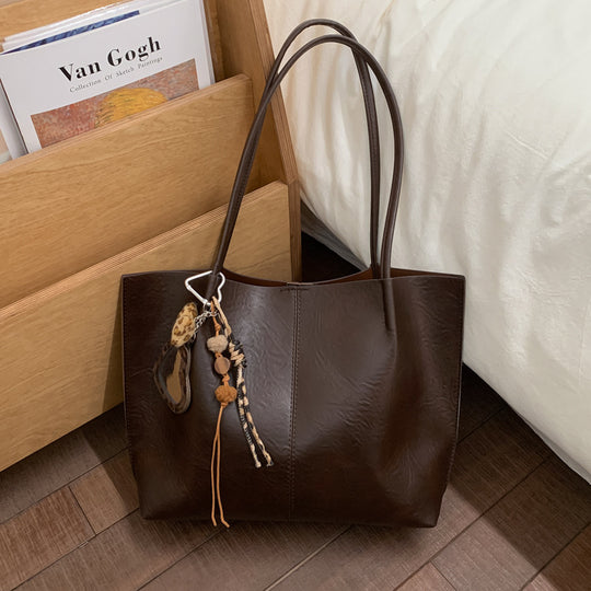 Damen elegante Tragetasche aus hochwertigem Kunstleder mit einzigartigem Anhänger Nord Taschen