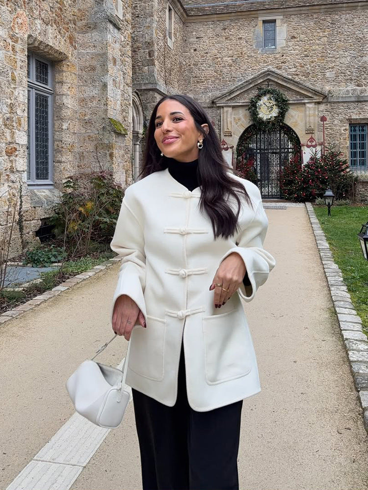 Damen Kurzmantel mit chinesischen Knebelverschlüssen, Oversize-Ärmeln und aufgesetzten Taschen Nord Taschen