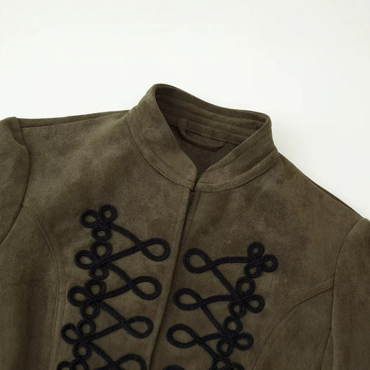 Damen Kurz geschnittene Wildlederjacke im Military‑Look mit Stehkragen und dekorativer Kordelfrosch‑Applikation Nord Taschen