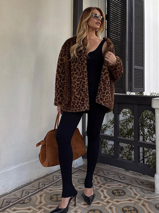 Damen Kurz-Mantel aus veganem Faux-Fur mit Leoparden-Print und kastiger Silhouette Nord Taschen