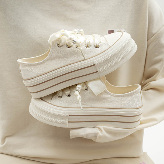 Damen Bequeme Plattform-Sneaker mit verspielten Schnürsenkeln und eleganter Oberfläche