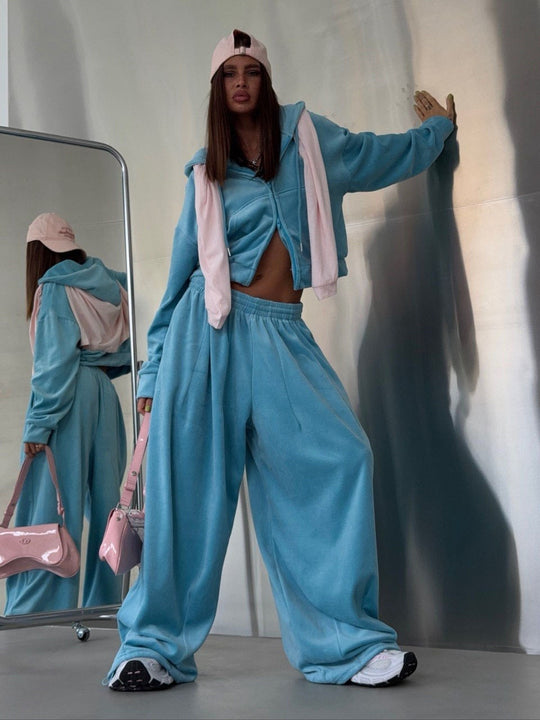 Damen Velours-Set Oversize mit Cropped-Zip-Hoodie und weiter Bundfaltenhose Nord Taschen