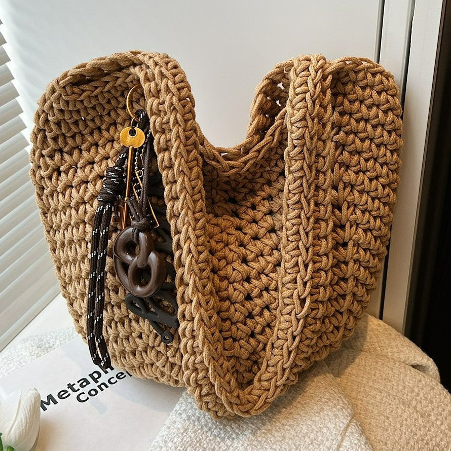 Damen Trendige Stroh-Handtasche mit verspieltem Anhänger Nord Taschen