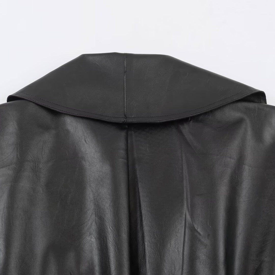 Damen Cropped Lederoptik-Jacke mit übergroßem Schalkragen und taillierendem Schnallenriemen Nord Taschen