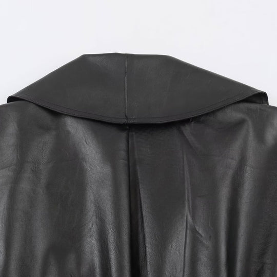 Damen Cropped Lederoptik-Jacke mit übergroßem Schalkragen und taillierendem Schnallenriemen Nord Taschen