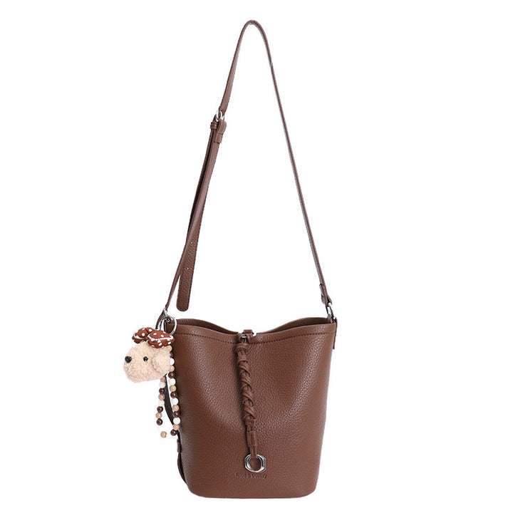 Damen Beuteltasche mit fransigem Kordelzug und charmantem Anhänger Nord Taschen