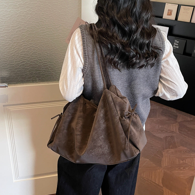Damen Beuteltasche aus weichem Kunstleder mit verstellbarem Trageriemen Nord Taschen