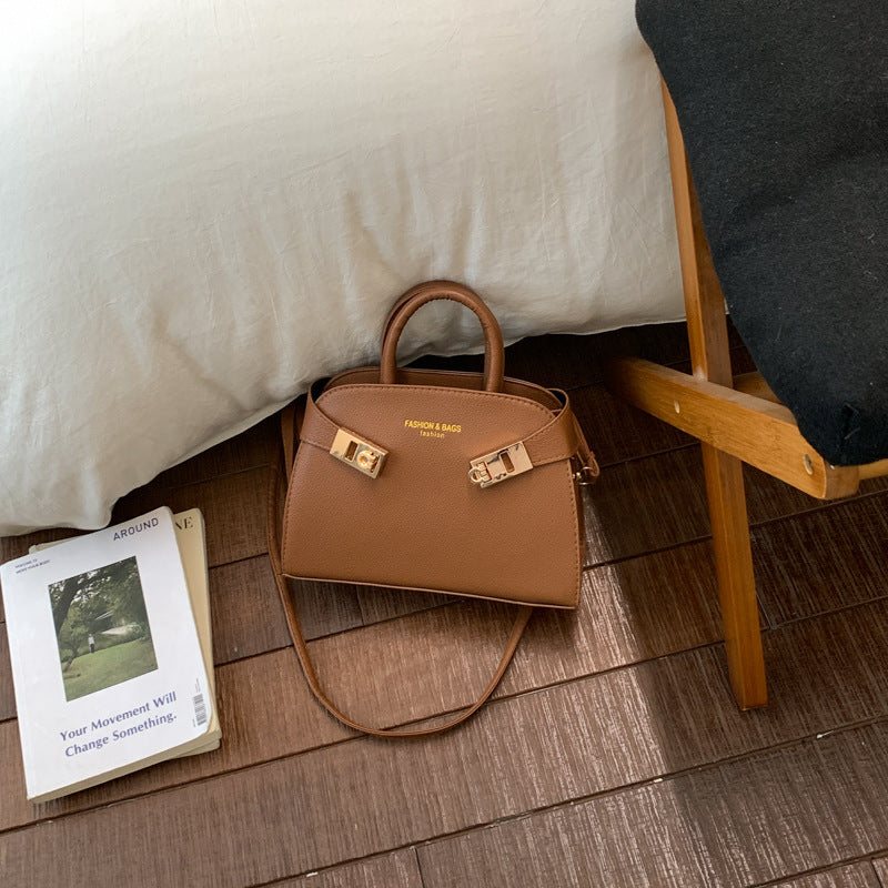 Damen elegante Handtasche mit verspieltem Verschluss Nord Taschen