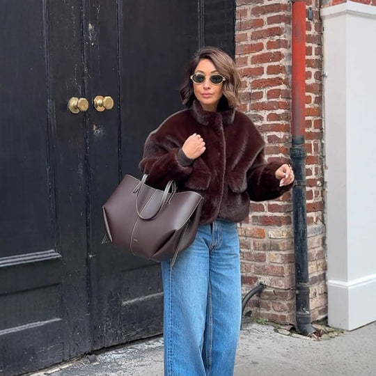 Damen Kurzjacke im Teddy‑Fauxfur mit Boxy‑Silhouette und aufgesetzter Tasche Nord Taschen