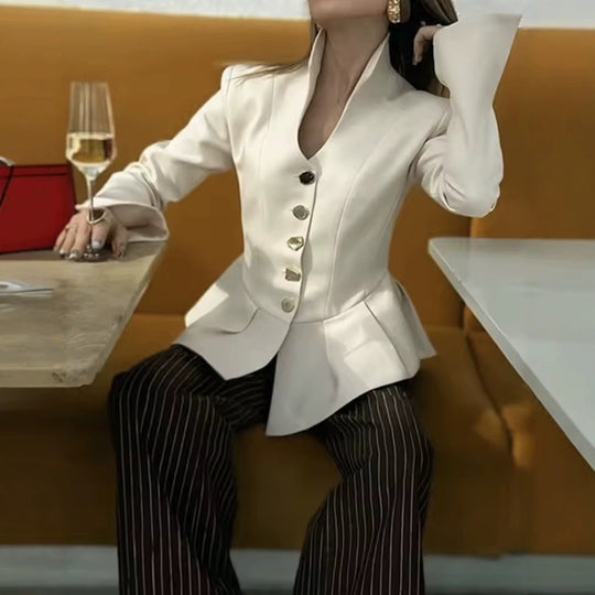 Damen Taillierter Peplum‑Blazer mit Stehkragen und dekorativer Knopfleiste Nord Taschen