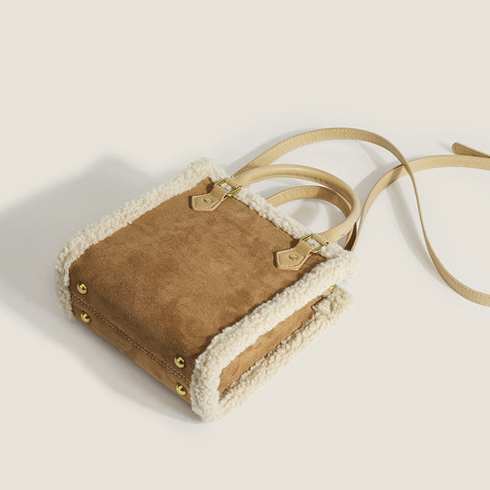Damen Handtasche mit luxuriösem Kunstfell und praktischem Schulterriemen Nord Taschen