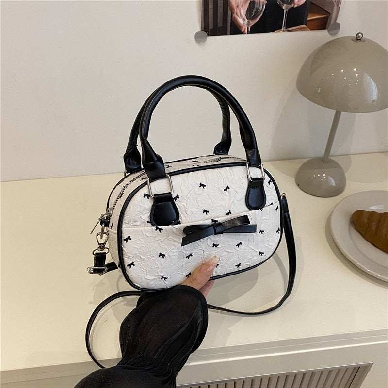 Damen Schultertasche mit eleganter Satin-Optik Nord Taschen