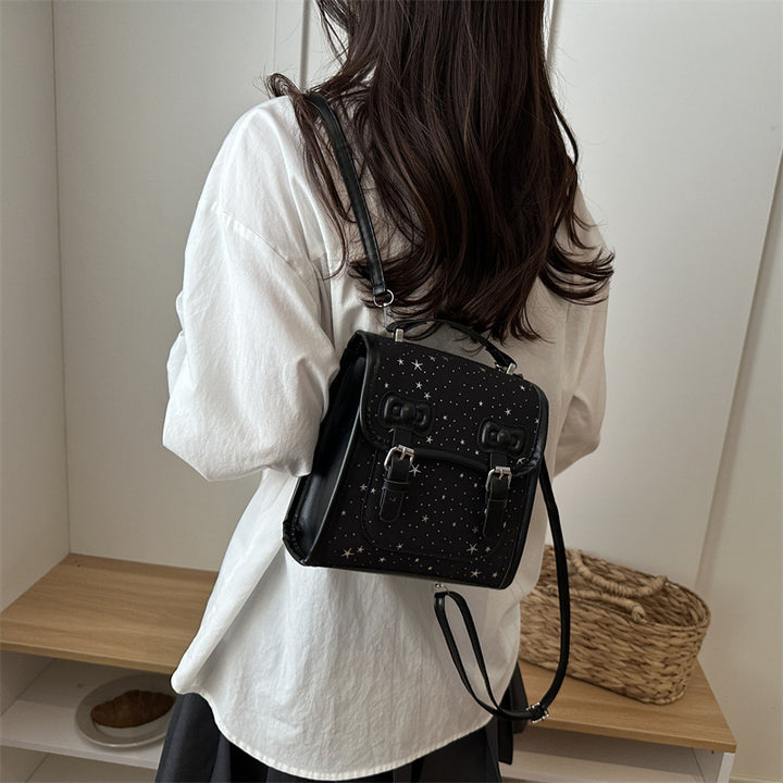 Damen Rucksackhandtasche mit niedlichem Tieranhänger und glänzender Oberfläche Nord Taschen