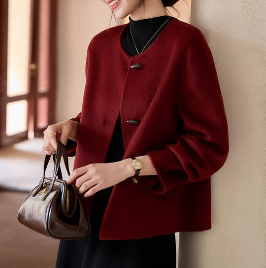 Damen Kurze Wollmix-Jacke mit Rundhalsausschnitt, Ballonärmeln und Knebelknöpfen Nord Taschen