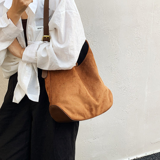 Damen Hobo-Tasche aus feinem Wildleder mit verstellbarem Schulterriemen Nord Taschen