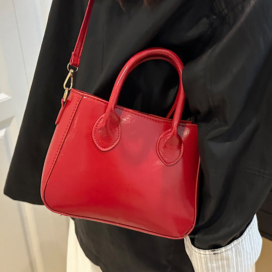 Damen elegante Handtasche aus glänzendem Kunstleder Nord Taschen